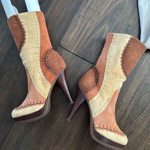 Vintage Vince Camuto Mid Calf Suede Patch Boots - Picture 2 of 16